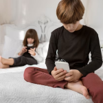 Как избавить ребенка от зависимости от телефона